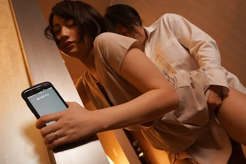 Người vợ đi họp lớp rồi nện với nyc mặc cho chồng yêu ở nhà chờ