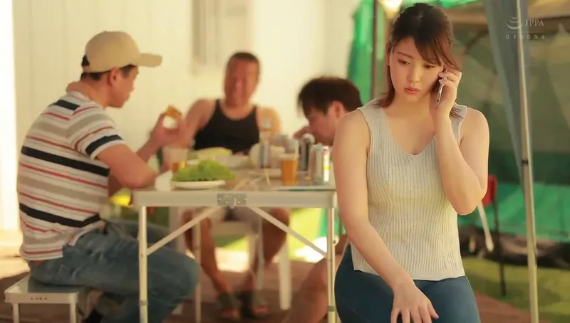 ông chồng khờ để cô vợ tham gia sự kiện cắm trại với mấy gã cạnh nhà và cái kết