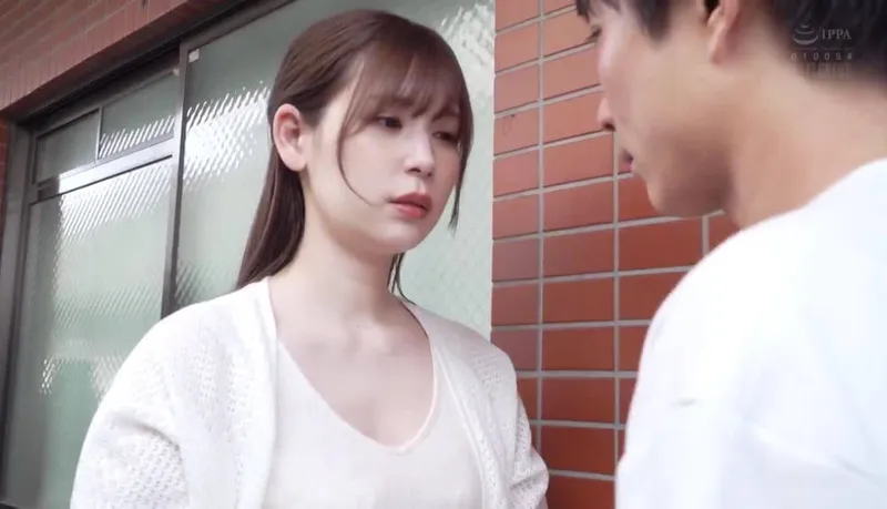 Gã chồng tẻ nhạt, cô vợ nhận ra cậu thanh niên nhà sát bên tốt hơn
