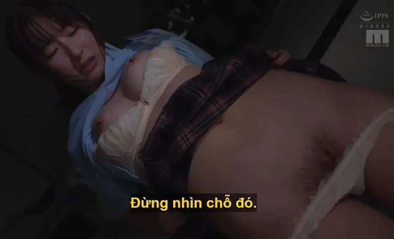 Ông chủ lập mưu đáp trả cô nhân viên dưới quyền kiêu căng lười nhác, suốt ngày bận rộn tán gẫu tin nhắn cùng người yêu.